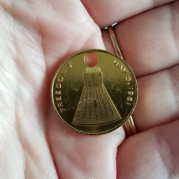Vintage 1961 Freedom 7 Space Capsule NASA Token Allegiance Amvets NASA - Picture 5 of 6